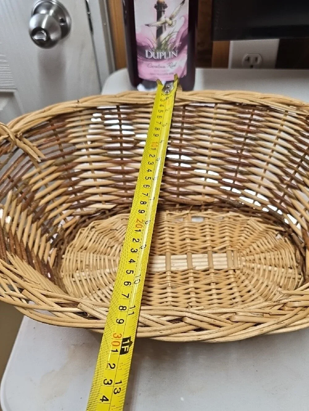 Vtg.Woven Rattan Serving Basket in Natural Brown - (226)